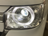 【LEDヘッドライト】点灯した瞬間のクリーンな白さが、今の車らしい清潔感を感じさせてくれます。明るさだけでなく、寿命や省エネ性能も優秀。長く乗る一台だからこそ、こだわわりたい方に最適です。
