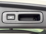 ★パワーテールゲート★開く角度を決められるから、せまい場所でも使いやすいです。スマートキーまたはテールゲートのスイッチから開閉操作ができます