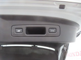 【ハンズフリーアクセス・パワーテールゲート】荷物を抱えていてもラクに開け閉めできます!スマートキーを持っていれば、開扉だけでなく閉扉までハンズフリーで行うことができます。