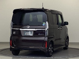 バックカメラが付いているのでバックでの車庫入れも安心です。