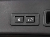 パワーリヤゲートを搭載しておりますので、「ワンタッチでリヤゲートの開閉が楽々!