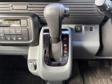 ストレート型のシフトノブが直感的な操作を可能にします!