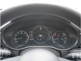 【明るく見やすいメーター】視認性が良く明るく見やすいメーター。運転者にとって見やすいメーターは運転していても疲れないですよね。