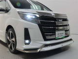 高輝度で点灯速度が速く、しかも消費電力の少ないLEDヘッドライトが装備されています!LEDの明るい光が走行中の視界の確保をサポートして、夜のドライブがより楽しく安全に運転できます♪