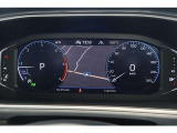運転中も見やすいメーター内ナビ表示をご確認ください。