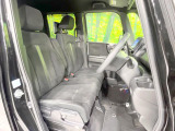 運転席シート廻りは使用感も少なく、良好な状態となっています。丁寧に使われていたことがよくわかりますね。