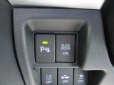 Pから電波が出ているマークは、リバースレーダーを示しています。通常、車が障害物に近づくほど、警報音の緊急性が高くなり、ドライバーが駐車位置を適切に制御し、障害物を回避できるようになります。