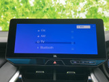 FM・AMラジオやBluetoothなど、画面から音源を選べるオーディオを装備。見やすい表示で目的の項目を確認しやすく、普段使いから遠出まで、車内で音楽を楽しみたい方に便利です。