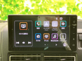 電話やラジオ、テレビ、Bluetoothなどのメニューが並び、用途に合わせて選びやすい構成です。日々の移動を快適にサポートする装備として活躍します。