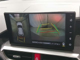 駐車が苦手な方でも安心のバックガイドモニター搭載。 後方の映像をクリアに表示し、ガイドラインで車庫入れや縦列駐車をしっかりサポート。毎日の運転がぐっとラクになります。