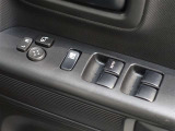 パワーウインドウを装備しております!後席ウインドゥの閉め忘れも運転席で解決できます♪