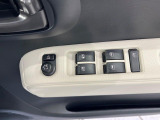 【電動格納ミラー】サイドミラーは電動格納式となっており、狭い駐車場でもキズがつくリスクを抑えられます。