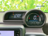 速度などの運転情報を表示するメーターを、運転席から確認しやすい位置に配置。表示がまとまっており、出発前や運転中に必要な情報を把握しやすいレイアウトです。