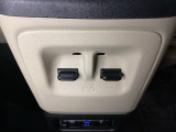 パワーウインドウは運転席で全席のドア2枚とも上下の操作ができるようになっています。