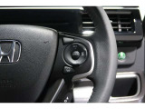 Hondaセンシングの機能のひとつ、アダプティブクルーズコントロール付!アクセルから足を離しても設定したスピードと前車との車間を保ち走行してくれます!車線維持もアシスト☆高速道路で疲労軽減ですね☆