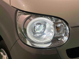 対象物が見やすく白く明るい光で夜間走行をサポートするBi-Angle LEDヘッドランプ(AFS【ステアリングに合わせてヘッドランプが進行方向を照らす】・オートレベリング機能付き)を搭載