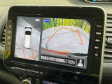 【アラウンドビューモニター】専用のカメラにより、上から見下ろしたような視点で360度クルマの周囲を確認することができます☆死角部分も確認しやすく、狭い場所での切り返しや駐車もスムーズに行えます。