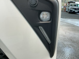 LEDフロントフォグランプ+LEDイルミネーションランプは夜道を明るく照らします。視界が悪い雨天時でも安心です。