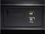 【USB接続】USB接続も可能です。スマートフォンと連動して音楽も再生可能です。お近くの島根マツダまでお越しください。