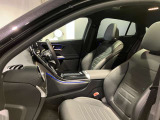 全ての席が主役席なのは、メルセデスならではの特徴です。快適なドライビングが、リラックスした車内空間を作りだします。