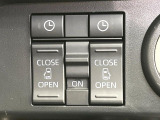 【両側スライドドア】駐車場で隣の車との間隔が狭く乗りにくい時、スライドドアなら安心!ドアオープン時も幅を取らず、開口部が広いので乗り降りがとっても簡単です。大きな荷物の出し入れも後席から可能♪