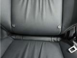 ◆ISOFIX◆シートベルトいらずでチャイルドシートと固定金具を連結するだけでガッチリ固定できます。