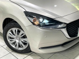 【LEDヘッドライト】悪天候や夜間走行時も良好な視界を確保し安心して運転できる高輝度LEDヘッドライトを装備!点灯速度が早く、消費電力も抑えられています。