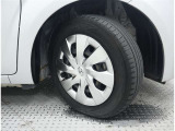 トヨタ純正15インチスチールホイール装備です。