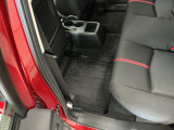しっかりと汚れ、砂ぼこりを落とし足元まで清潔な車内空間を作り上げております♪