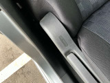 軽いレバー操作でシート高さを調節できます