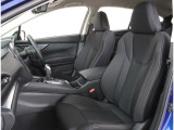長時間の運転も疲れにくいフロントシート!体をしっかり支えてくれて運転がしやすい形状です!