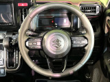 【純正革巻きステアリング】上質な革を使用することで、手にしっかり馴染みとても運転しやすいハンドルです♪