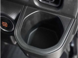【ドリンクホルダー】快適なドライブには必須のドリンクホルダー。ドライブスルーも良し、家からドリンクを持って行っても良し、楽しいドライブを。