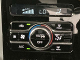 オートエアコンは温度を設定するだけで、自動で風量などを設定してくれます。運転しながら操作も必要ないので、安全性も向上します。