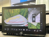 【パノラミックビューモニター】専用のカメラにより、上から見下ろしたような視点で360度クルマの周囲を確認することができます☆死角部分も確認しやすく、狭い場所での切り返しや駐車もスムーズに行えます。