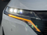 【LEDヘッドライト】とっても明るいLEDヘッドライトが装着されているので、夜の運転も明るく安全です。