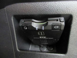 【ETC車載器】は、ビルトインタイプですっきり収納され、見た目も使い勝手も満足のアイテムです。