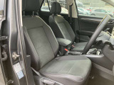 ホールド感のあるシート。長距離ドライブにすぐれ疲れを軽減いたします。