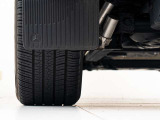 車体を後方から見た際の【左後輪】です。溝の残量やキズの有無など、より状態を詳しくお知りになりたい場合はスタッフまでお尋ね下さいませ。