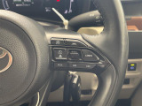 【レーダークルーズコントロール】先行車が停止した時は自車も停止して停止状態を保持、先行車が発進した時はドライバー操作により発進し、追従走行を再開します。