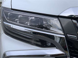 明るく省電力なLEDヘッドライト、印象的なデザインが輝きを放ちます。