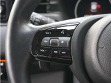 【ステアリングスイッチ】運転中、前方から目線をそらすことなく、オーディオ等の操作が可能な便利機能!