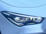 ●LEDヘッドライト:夜間走行時も良好な視界を確保し安心して運転できる高輝度LEDヘッドライトを装備!点灯速度が早く、消費電力も抑えられています。