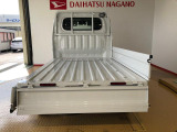 荷台アオリは3方向開き!フラットな荷台で効率よく荷物を積み降ろし出来ます!