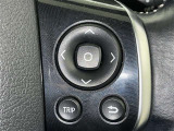 ステアリングスイッチ付き。前方から目を離すことなく操作することが可能です。