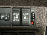 【両側パワースライドドア】両側がパワースライドドアになっており、運転席のスイッチやスマートキーでも開閉が可能です!開口部も広いので乗り降りも楽々♪
