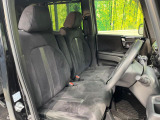 運転席まわりには十分なスペースがあり、大柄な方でもゆったり運転していただける環境です。