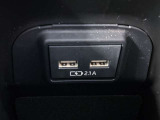 給電用USB端子付です。
