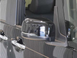 ◆ドアミラーウインカー◆ドアミラーにウインカーを装備しています。対向車に自身の進行方向を合図し安全に運転できます。