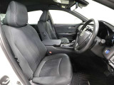 ゆったり室内で運転もしやすいです♪使い勝手の良い配置も考えられています!!